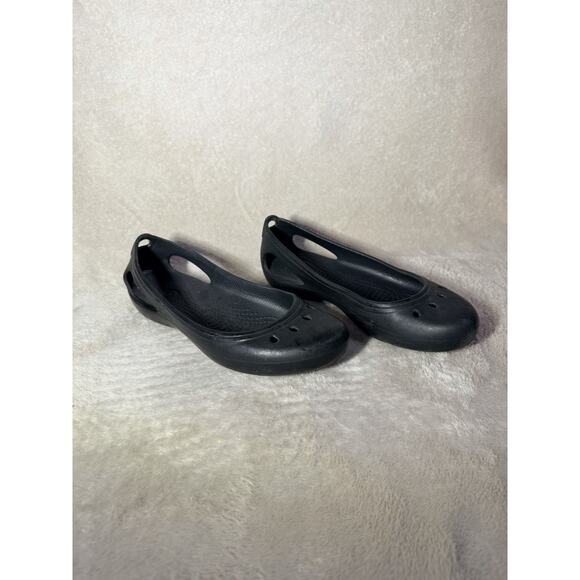 Crocs Women's Black Flats Size 8 Slip On - Picture 1 of 4
